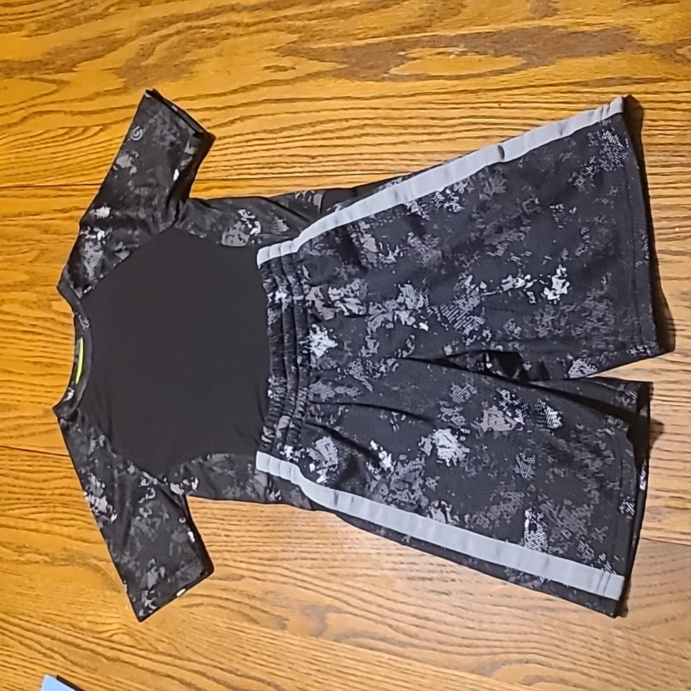 Champion Black and Gray Camouflage Athletic Set - Boy's XS - Picture 2 of 13